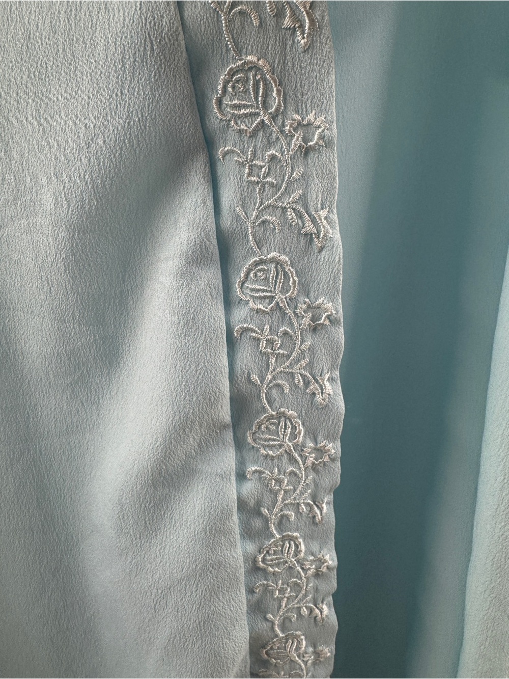 Secret Treasures Light Blue Embroidered Robe Cover Up – Women’s XL - Picture 5 of 8